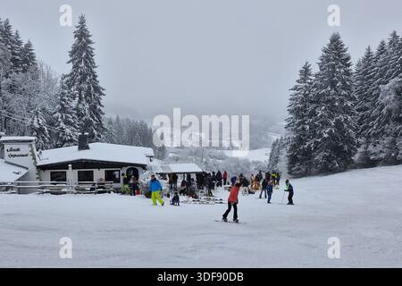 Pruem Themenfoto: Winter, Schnee, Weiße Pracht, Landschaft, Schneelandschaft, Ski, Rodel, 11.01.2026 Ski und Rodelspass in der Wolfsschlucht in Pruem in der Eifel Themenfoto: Winter, Schnee, Weiße Pracht, Landschaft, Schneelandschaft,Ski, Rodel, 11.01.2026 *** Pruem Themenfoto Winter, Schnee, weiße Pracht, Landschaft, Schneelandschaft, Ski, Rodeln, 11 01 2026 Ski- und Rodelspaß in der Wolfsschlucht in Pruem in der Eifel Themenfoto Winter, Schnee, weiße Pracht, Landschaft, Schneelandschaft, Ski, Rodeln, 11 01 2026 Copyright: xEibner-Pressefoto/JuergenxAugstx EP JAT Stockfoto