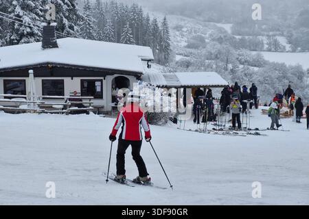 Pruem Themenfoto: Winter, Schnee, Weiße Pracht, Landschaft, Schneelandschaft, Ski, Rodel, 11.01.2026 Ski und Rodelspass in der Wolfsschlucht in Pruem in der Eifel Themenfoto: Winter, Schnee, Weiße Pracht, Landschaft, Schneelandschaft,Ski, Rodel, 11.01.2026 *** Pruem Themenfoto Winter, Schnee, weiße Pracht, Landschaft, Schneelandschaft, Ski, Rodeln, 11 01 2026 Ski- und Rodelspaß in der Wolfsschlucht in Pruem in der Eifel Themenfoto Winter, Schnee, weiße Pracht, Landschaft, Schneelandschaft, Ski, Rodeln, 11 01 2026 Copyright: xEibner-Pressefoto/JuergenxAugstx EP JAT Stockfoto