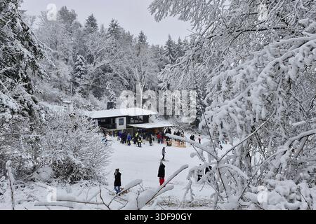Pruem Themenfoto: Winter, Schnee, Weiße Pracht, Landschaft, Schneelandschaft, Ski, Rodel, 11.01.2026 Ski und Rodelspass in der Wolfsschlucht in Pruem in der Eifel Themenfoto: Winter, Schnee, Weiße Pracht, Landschaft, Schneelandschaft,Ski, Rodel, 11.01.2026 *** Pruem Themenfoto Winter, Schnee, weiße Pracht, Landschaft, Schneelandschaft, Ski, Rodeln, 11 01 2026 Ski- und Rodelspaß in der Wolfsschlucht in Pruem in der Eifel Themenfoto Winter, Schnee, weiße Pracht, Landschaft, Schneelandschaft, Ski, Rodeln, 11 01 2026 Copyright: xEibner-Pressefoto/JuergenxAugstx EP JAT Stockfoto