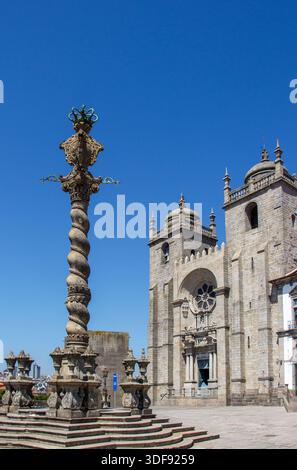 Die gotische Kirche der SE-Kathedrale und die typischen Gebäude im portugiesischen Stil von Porto, Portugal Stockfoto