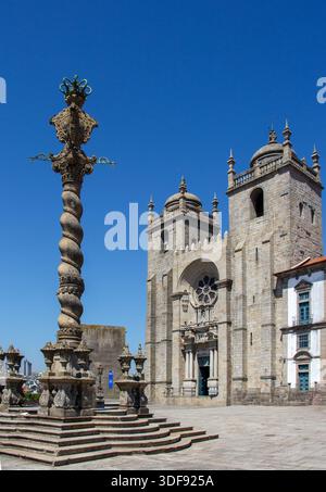 Der Pranger und die gotische Kirche der SE-Kathedrale typisch portugiesischer Baufassade, Porto, Portugal Stockfoto