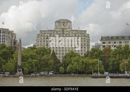 LONDON, Großbritannien - 08. SEPTEMBER 2017: Blick auf die Architektur der Stadt London in Großbritannien am Ufer der Themse Stockfoto