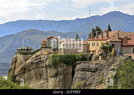 Agios Stephanos Kloster oben auf die Felsen von Meteora in Griechenland Stockfoto