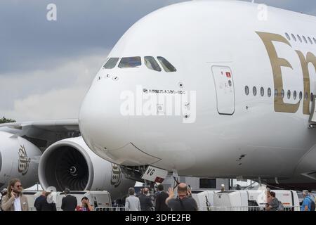 BERLIN - 05. JUNI 2024: Fragment des größten Passagierflugzeugs der Welt - Airbus A380-800 auf dem Flugplatz. Emirates Airline. ILA Berlin Air SH Stockfoto