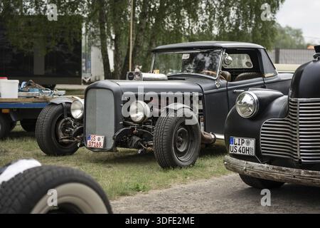 FINOWFURT, DEUTSCHLAND - 11. MAI 2024: Der Hotrod-Oldtimer. Saisoneröffnung des Race 61 Festivals Stockfoto