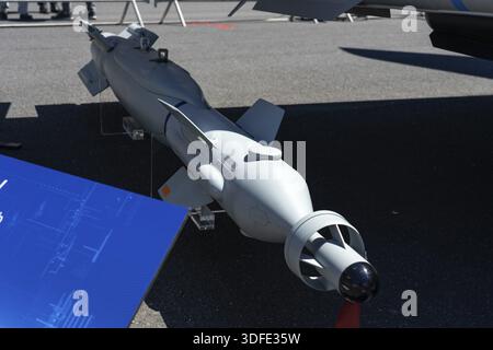 BERLIN, DEUTSCHLAND - 23. JUNI 2022: Lasergesteuerte Bomben Paveway IV. Ausstellung ILA Berlin Air Show 2022 Stockfoto