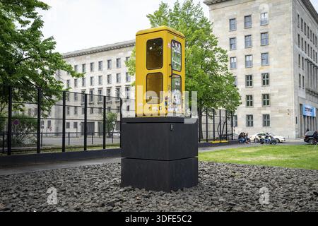 BERLIN - 01. MAI 2019: Berlin Phone Booth Memorial Park Stockfoto