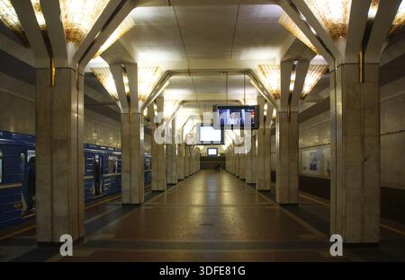Innenraum der U-Bahn-Station Victory Square in der Hauptstadt von Belarus Minsk Stockfoto