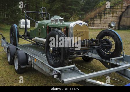 FINOWFURT, DEUTSCHLAND - 06. MAI 2023: Der Ford-Hotrod steht auf einem Anhänger. Rennfestival 2023. Saisoneröffnung Stockfoto