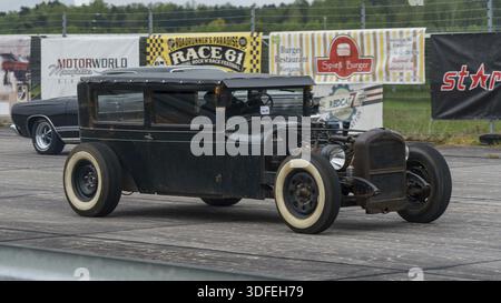 FINOWFURT, DEUTSCHLAND - 06. MAI 2023: Der Hotrod auf der Rennmeile. Rennfestival 2023. Saisoneröffnung Stockfoto