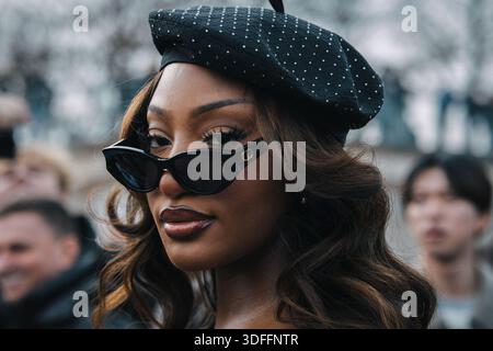 Paris, Frankreich - 4. März 2025: Sänger nimmt an Christian Dior Womenswear FW 2025-2026 im Rahmen der Paris Fashion Week Teil (Foto: Bruno Ngarukiye) Stockfoto