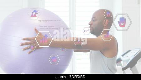 Pressing man in grauem Tank Top hält lila Stabilitätsball, Home Gym Hex Overlays, Kopierraum Stockfoto