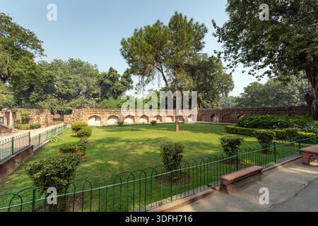Der Qutb Minar Komplex in Delhi, Indien Stockfoto