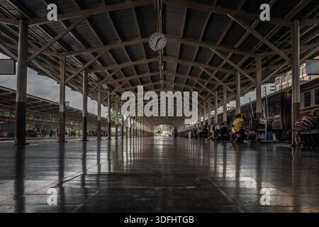 Bangkok, thailand - Jul 7, 2019 : Surroundings around Bangkok Railway Station. Bangkok Railway Station or Hua Lamphong Station is the main railway sta Stockfoto