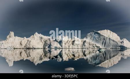 Disco Bay ist eine tolle Lage für Eisberge und einige der beeindruckendsten, die ich in der Nähe von Ilulissat gefunden habe. Jeder hat ein Wort, das die Form angibt. Stockfoto