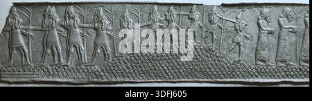 8160. Das große Bronzetor des Palastes von König Shalmanesr III. In Balawat, Bezirk Nimrud. Detail mit der Tribut-Kollektion von The P Stockfoto