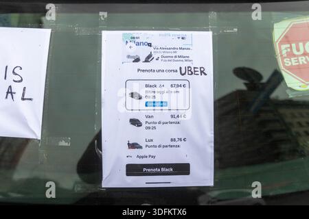 Mailand, Italien. Januar 2026. Taxisti in sciopero in Stazione Centrale contro Uber - Milano, Italia - Martedì, 13 gennaio 2026 (Foto Stefano Porta/LaPresse) Taxifahrer streiken am Hauptbahnhof gegen Uber - Mailand, Italien - Dienstag, 13. Januar 2026 (Foto Stefano Porta/LaPresse) Credit: LaPresse/Alamy Live News Stockfoto