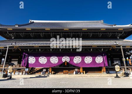 Außenansicht der Gründerhalle (Goei-dō) des Higashi Hongan-JI Tempels, Kyoto, Japan Stockfoto