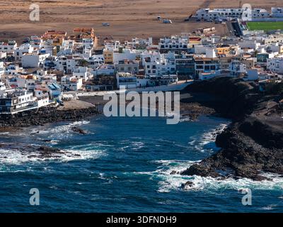 Aus der Vogelperspektive auf Playa del Bajo de la Burra, Küste von Fuerteventura Stockfoto