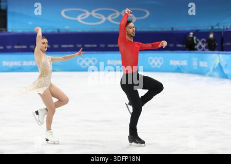 14. FEBRUAR 2022: Gabriella Papadakis und Guillaume Cizeron vom Team France treten beim Eiskunstlauf-Freitanz im Rahmen des Eiskunstlaufs an Stockfoto