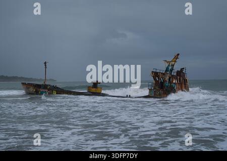 Schiff auf Grund an der Küste, Karibikküste Costa Ricas, Manzanillo, Limon Stockfoto