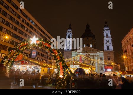 Adventsbasilika (Budapester Basilika Weihnachtsmarkt) in Szent István-bazilika (St. Stephens basilika), Budapest, Ungarn Stockfoto