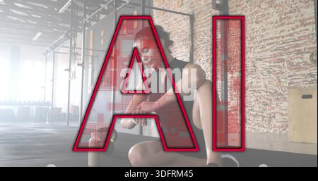Kniende Frau in schwarzer Trainingskleidung, die Schaumstoffrolle und Kettlebell im Fitnessstudio reguliert, rote KI-Überlagerung Stockfoto