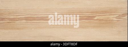 Hellbraunes Kiefernholz mit horizontalem Kornmuster und natürlicher Textur Stockfoto
