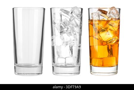 Drei Gläser, die den Prozess der Zubereitung eines erfrischenden Getränks mit Eiswürfeln zeigen Stockfoto