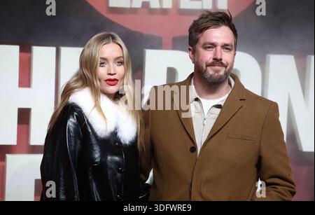 London, Großbritannien. Januar 2026. Laura Whitmore und Iain Stirling nehmen am 13. Januar 2026 in London, Großbritannien, an der Uraufführung des Films 28 Years Later: The Bone Temple im BFI IMAX Waterloo teil. (Foto: Fred Duval/SIPA USA) Credit: SIPA USA/Alamy Live News Stockfoto