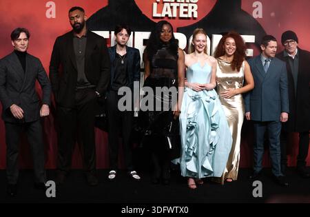 London, Großbritannien. Januar 2026. Cillian Murphy, Chi Lewis-Parry, Alfie Williams, Nia Dacosta, Emma Laird, Erin Kellyman, Jack O’Connell und Danny Boyle nehmen am 13. Januar 2026 an der Uraufführung des Films 28 Years Later: the Bone Temple im BFI IMAX Waterloo teil. (Foto: Fred Duval/SIPA USA) Credit: SIPA USA/Alamy Live News Stockfoto