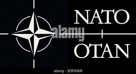 Flagge der NATO-Nordatlantikvertrags-Organisation. Die NATO ist ein internationales militärisches Bündnis, das ein System kollektiver Sicherheit darstellt. NATO-Flagge auf Fab Stockfoto