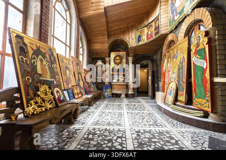 Kasan, Russland - 11. Juni 2018: Halle mit orthodoxen christlichen Symbole im Tempel aller Religionen Stockfoto
