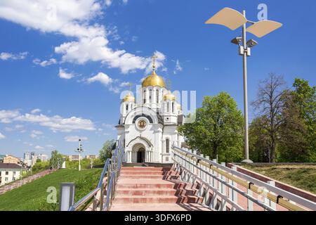 Samara, Russland - 15. Mai 2018: die russisch-orthodoxe Kirche. Tempel der Märtyrer St. George im Sommer sonnigen Tag Stockfoto