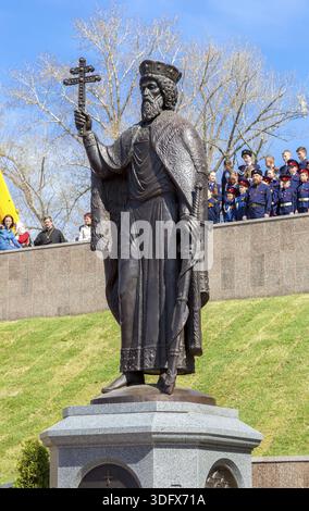 Samara, Russland - 6. Mai 2018: Denkmal der Heiligen Sophia Prinz Wladimir in der Nähe der Kathedrale der Weisheit Gottes Stockfoto