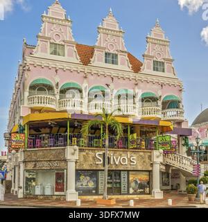 Farbenfrohe Gebäude, Oranjestad, Aruba, West Indies Stockfoto
