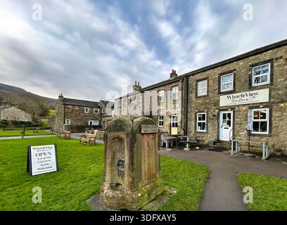 14. Januar Burnsall Yorkshire dales : Blue Skys kalter Tag in den Yorkshire dales idealer Winterradtag. Clifford Norton Alamy Live News Stockfoto