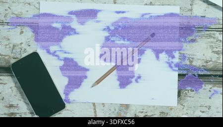 Weißes Papier mit violetter Störkarte auf abgenutztem Tisch, Bleistift, Telefon, zweites Blatt Stockfoto