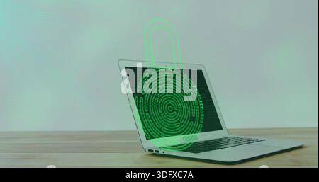 Silberner Laptop mit neongrünem Fingerabdruck-Vorhängeschloss auf dem Schreibtisch, blassgrüne Wand, Kopierraum Stockfoto