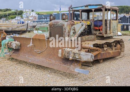 Rusty verlassene alte Bulldozer auf das Vorland Hastings UK Stockfoto