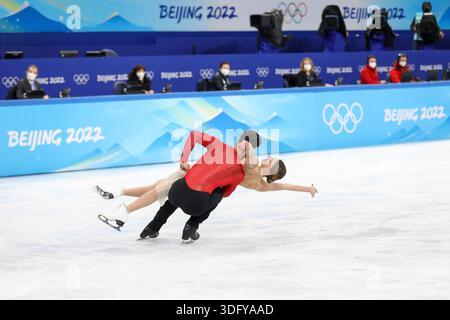 14. FEBRUAR 2022: Gabriella Papadakis und Guillaume Cizeron vom Team France treten beim Eiskunstlauf-Freitanz im Rahmen des Eiskunstlaufs an Stockfoto