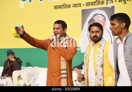 Patna, Indien. Januar 2026. PATNA, INDIEN - 14. JANUAR: Janshakti Janta Dal Parteivorsitzender und ehemaliger RJD MLA Tej Pratap Yadav während 'dahi-Chura Bhoj' anlässlich des Makar Sankranti Festivals in seiner Residenz am 14. Januar 2025 in Patna, Indien. (Foto: Santosh Kumar/Hindustan Times/SIPA USA) Credit: SIPA USA/Alamy Live News Stockfoto