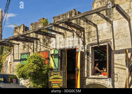Ruine Rock Cafe Eingang Dominica West Indies Stockfoto