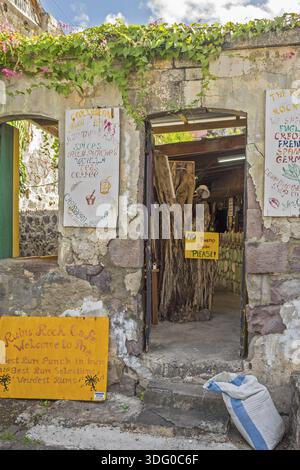 Ruine Rock Cafe Eingang Dominica West Indies Stockfoto