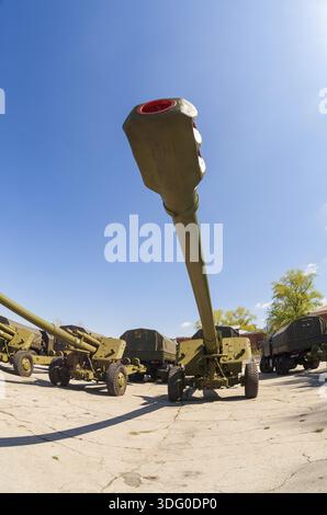 SAMARA, RUSSLAND - 8. MAI 2014: Die 152-mm-Haubitze 2A65 MSTA-B. Die Haubitze ist für die Zerstörung von taktischen nuklearen Angriffswaffen, Artillerie und Stockfoto
