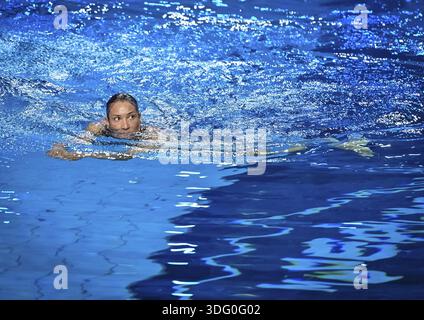 Von links springt Annabelle Mandeng Schauspielerin bei ProSieben TV Total Turmspringen in die Schwimm- und Tauchhalle im Europasportpark (SSE) Stockfoto