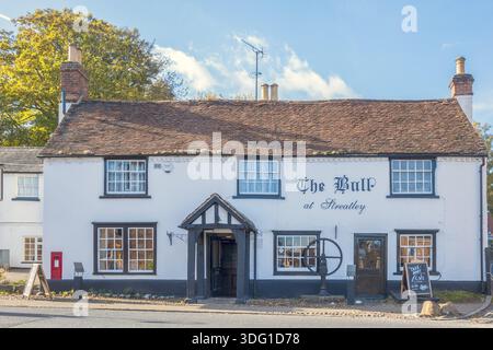 Die Bull Gastwirtschaft Streatley auf Themse Berkshire UK Stockfoto