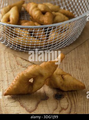 Frisches, knuspriges, frittiertes ungarisches traditionelles Gebäck Stockfoto