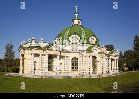 Der Grottenpavillon auf dem Museumsgut Kuskowo, Moskau, Russland Stockfoto