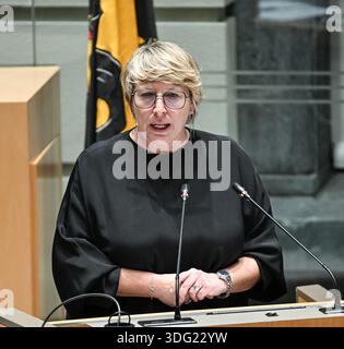Ministerin Caroline Gennez Vooruit auf der Plenarsitzung des flämischen parlaments in Brüssel (Belgien). Foto Werner LEROOY Stockfoto